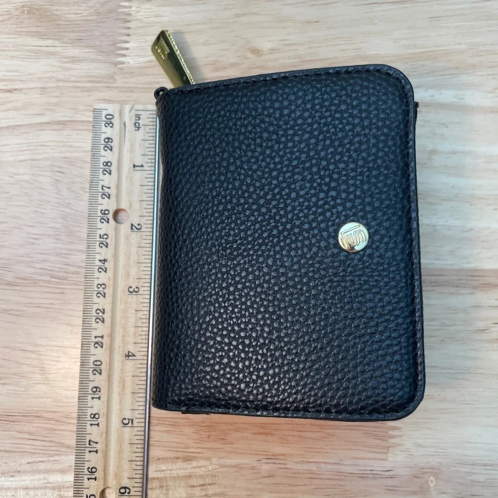 Laundry by Shelli Segal Black Pebbled Bifold Wallet Gold‎ Hardware New No Tags